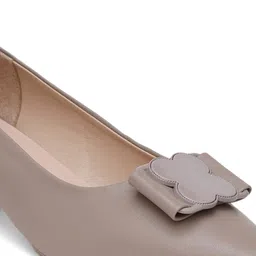 Sherrif Shoes Block Heeled Pointed Toe Pumps with Buckles image 3