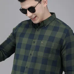 THE BEAR HOUSE Men Olive Green & Navy Blue Pure Cotton Slim Fit Checked Flannel Shirt-image-54