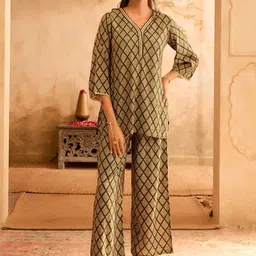 Bani Women Geometric Embroidered V-Neck Tunic With Palazzos Co-Ords-picture-40