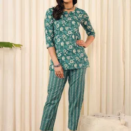 Meeranshi Floral Printed Tunic & Trouser-44