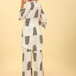 CHANSI Floral Printed Round Neck Regular Kurta With Palazzos image 4