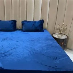 Laying Style Blue & Navy Blue 250 TC Queen Bedsheet With Pillow Covers-image-90