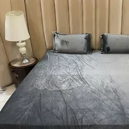 Laying Style Grey 250 TC Queen Bedsheet With 2 Pillow Covers-image-99
