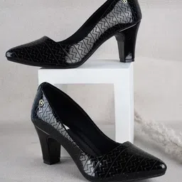 ELLE Textured Pointed Toe Block Pumps-7