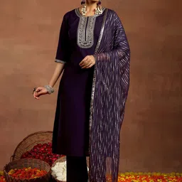 Gerua By Libas Floral Yoke Design Regular Zari Kurta with Trousers & Dupatta image 3