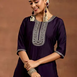 Gerua By Libas Floral Yoke Design Regular Zari Kurta with Trousers & Dupatta image 2