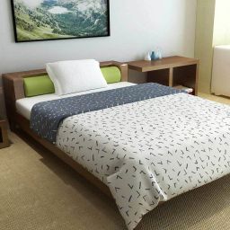 divine casa 150 GSM Abstract Print Reversible Single Comforter image 1