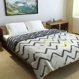 divine casa Ultra Soft Microfiber Polyester 150 GSM Chevron Print Double Reversible Comforter image 2