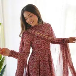 Women Paisley Print Anarkali Kurta with Dupatta-4