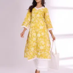 Women Floral Printed Flared Kurta-image-57