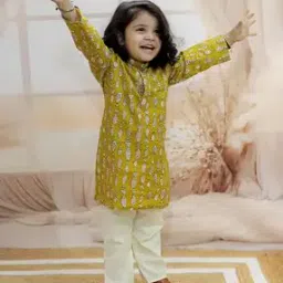 Boys Graphic Regular Fit Kurta Pyjama Set-image-3