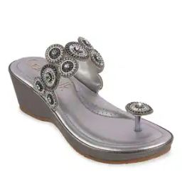Women Embellished Chunky-Heeled Sandals-image-38