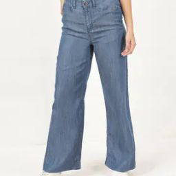 Mid-Rise Flared Jeans-image-38