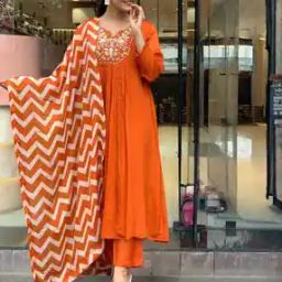 Women Embroidery Flared Kurta Set-picture-11