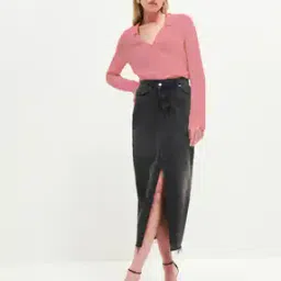 Cuffed-Sleeves Shirt with Spread-Collar-image-16