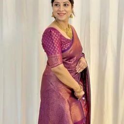 Women Floral Woven Banarasi Saree with Contrast Border-image-18