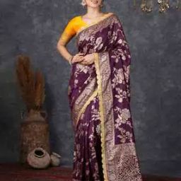 Women Floral Pattern Saree with Contrast Border-image-33
