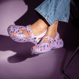 Women Star Print Round-Toe Clogs-image-48