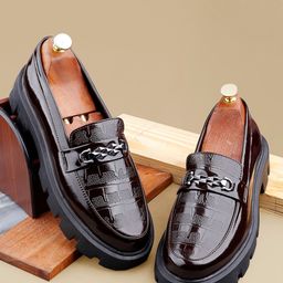 Bxxy Men Textured Heeled Horsebit Loafers-image-19