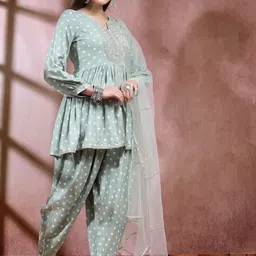 Stylum Green Ethnic Motifs Printed Empire Thread Work Kurti with Dhoti Pants & Dupatta image 2
