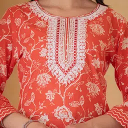 Varanga Floral Printed Regular Thread Work Kurta with Trousers & With Dupatta image 2