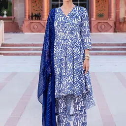 Ambraee Women Blue Printed Empire Kurta with Trousers & With Dupatta-image-31