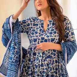 NEW STYLISH Floral Printed Regular Kurta with Trousers & Dupatta image 2