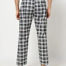 yousta Men Checked Regular Fit Pyjamas image 3