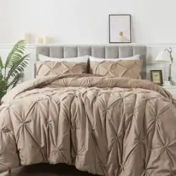 150 GSM Quilted King-Size Comforter with Pillow Covers-14