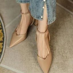 Women Pointed-Toe Chunky Heeled Sandals-image-7
