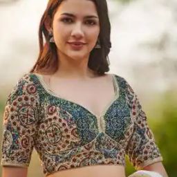 Women Printed V-Neck Back-Open Blouse-image-36