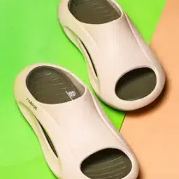 Men Colourblock Round-Toe Slides-image-84