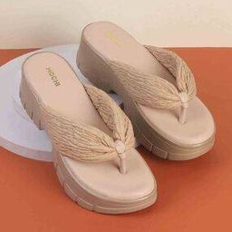 mochi Women Thong-Strap Platform Sandals-picture-39