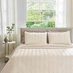 200 GSM Embroidered King-Size Comforter with Pillow Covers-26
