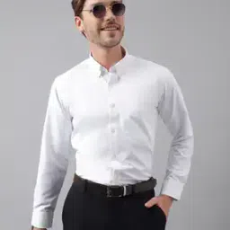 Men Slim Fit Shirt with Curved Hem-image-74