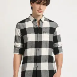 the bear house Men Checked Slim Fit Shirt with Patch Pocket-picture-1