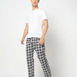 yousta Men Checked Regular Fit Pyjamas image 1