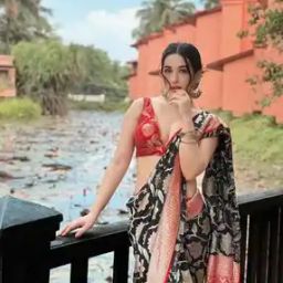 Women Printed Saree with Blouse Piece-picture-3