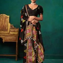 Women Embroidered Saree-image-7