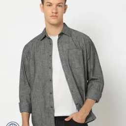 Men Slim Fit Button Down Chambray Shirt-image-89
