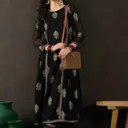 Women Floral Print Straight Kurta Set-image-14