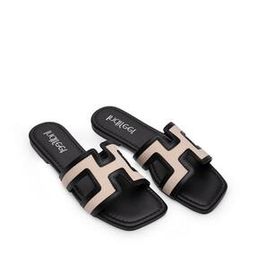 Women Flat Sandals with Contrast Strap-11