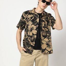 Short-Sleeve Linen Button-Down Shirt-image-9