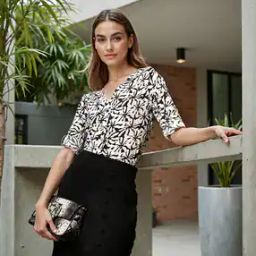 Shein Roll-up Sleeves Curved Hem Abstract Print Pleated Neck Relaxed Fit Top-image-32