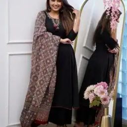 Women Embroidered Kurti With Pant Dupatta Set-image-41