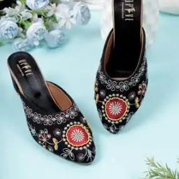 Women Round-Toe Slip-On Shoes -image-18