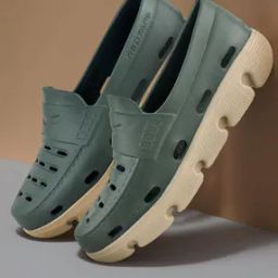 Men Colourblock Slip-On Clogs-image-37