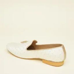 Men Pointed-Toe Slip-On Juttis-image-10