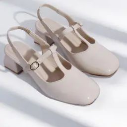 Women Chunky Heeled Sandals with Buckle Accent-image-28