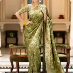 Women Floral Woven Saree with Contrast Border-image-26